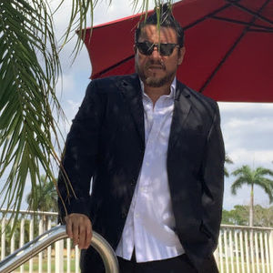 Meet your Posher, Carlos